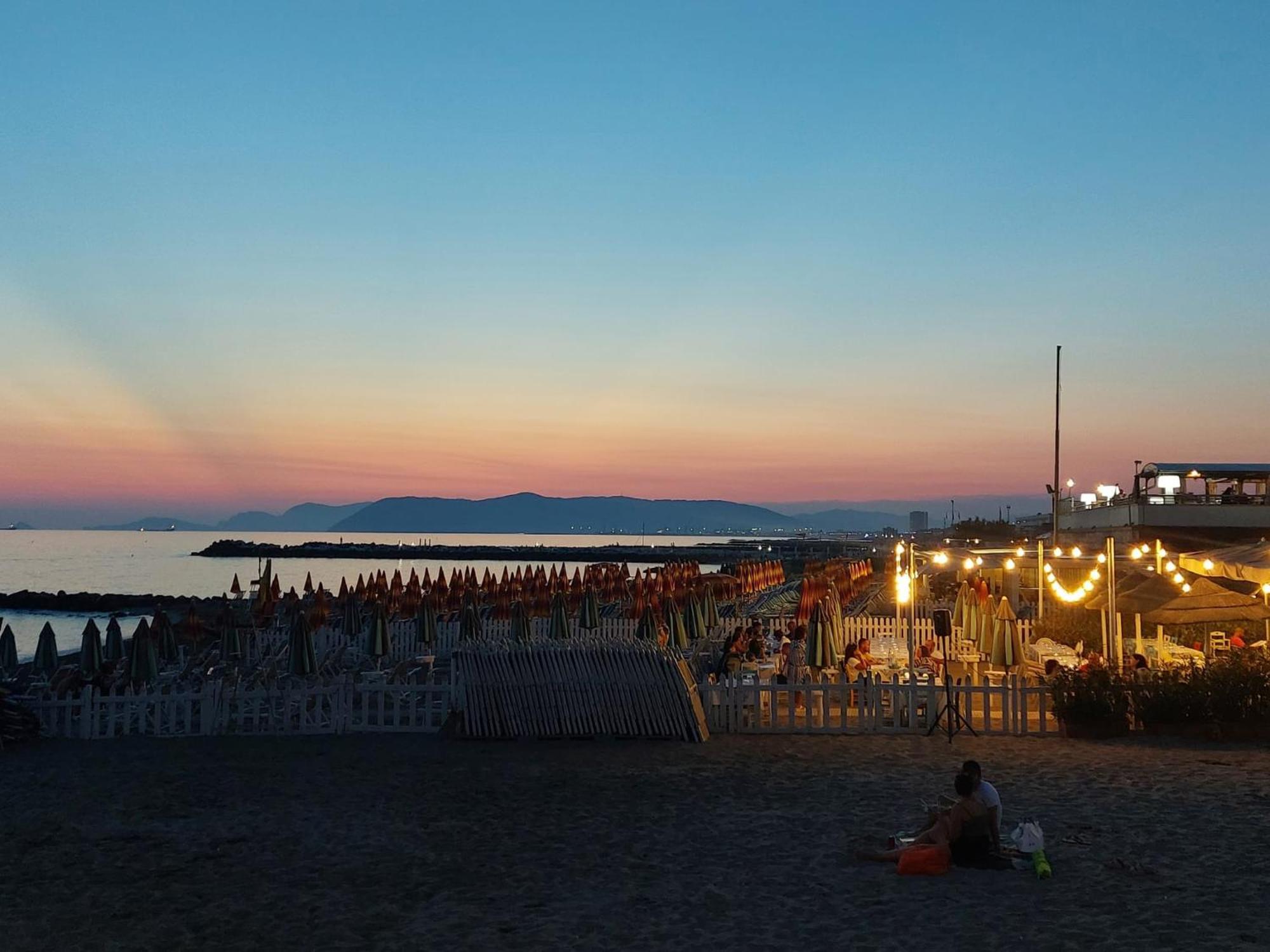 Appartamento Al Mare Di Liguria E Toscana マリーナ・ディ・マッサ エクステリア 写真